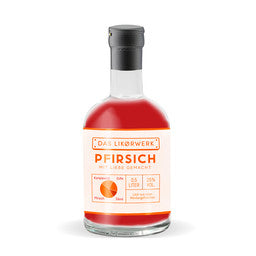 Eine Flasche Pfirsich-Likör  der Marke Likörwerk mit weißem Etikett und schwarzem Verschluss in Vorderansicht auf transparentem Hintergrund. Der Inhalt der Flasche erscheint rötlich-braun.

Auf dem Etikett ist in großer Schrift der Markenname dargestellt. Ein Diagramm zeigt Hinweise zum Geschmack. 

Der Alkoholgehalt ist unten im Etikett mit 25 Volumenprozenten abgebildet. Daneben die Füllmenge mit 50 cl. 